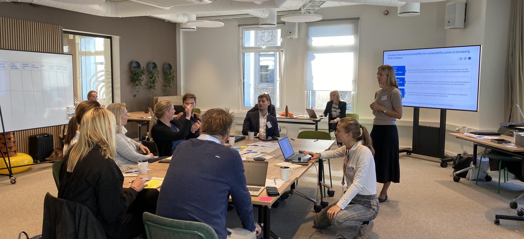 Kursister modtager undervisning