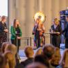 paneldebat med 5 deltagere på scenen